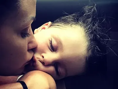 Диляна Попова целуна малкия Блатечки и разтопи мрежата