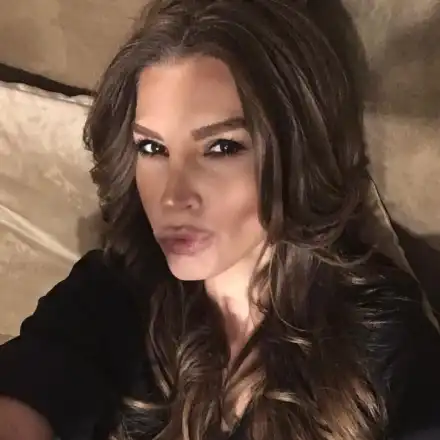 Есил Дюран оплю колежките си, била по-класна от тях