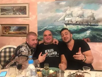 Фънки пак в чалга запой (Снимки)