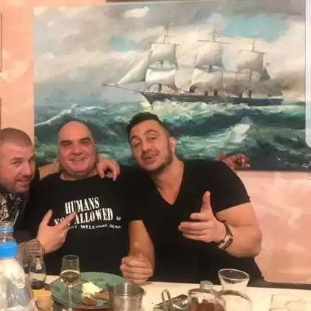 Фънки пак в чалга запой (Снимки)