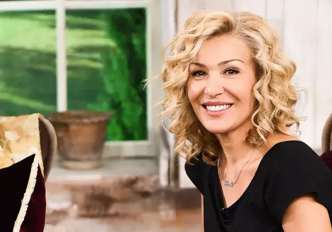 Гала се фука с чисто нови зъби (Водещата си изпросила ченето на аванта)