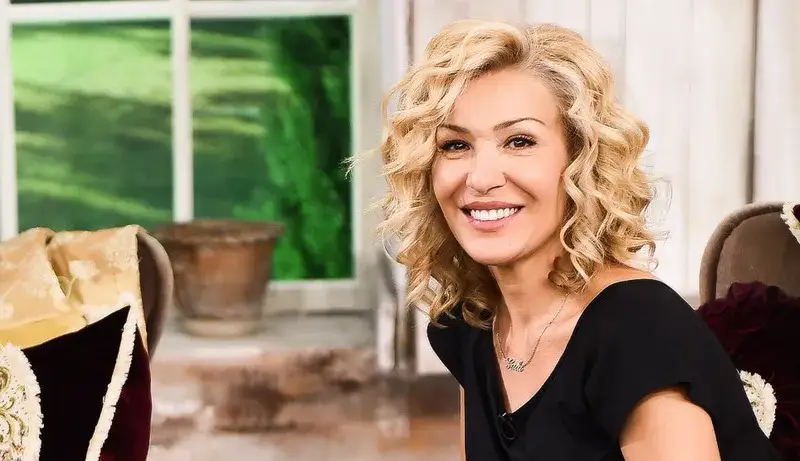 Гала се фука с чисто нови зъби (Водещата си изпросила ченето на аванта)