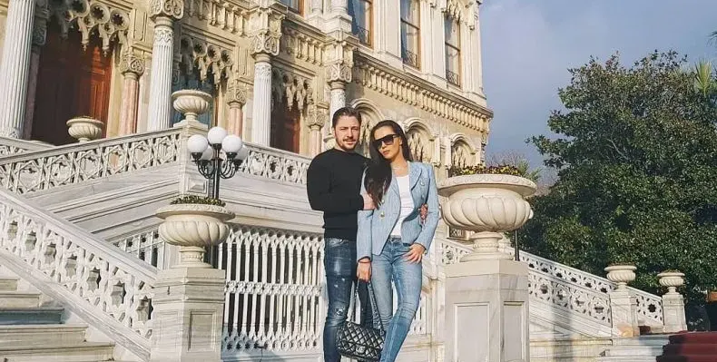 Галена нощува в хотел за два бона