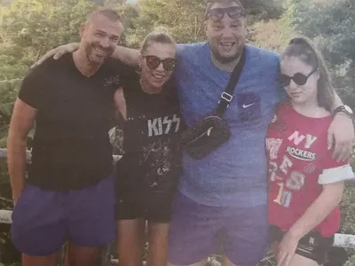 Георги Пеев се разведе, почива в Тайланд с непозната мацка