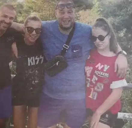 Георги Пеев се разведе, почива в Тайланд с непозната мацка