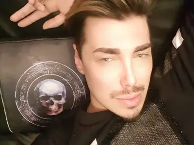 Гримьорът Кулагин унижава на макс МИС „СЕЛО“ Нора Недкова (както я нарича той) в „Черешката на Тортата“