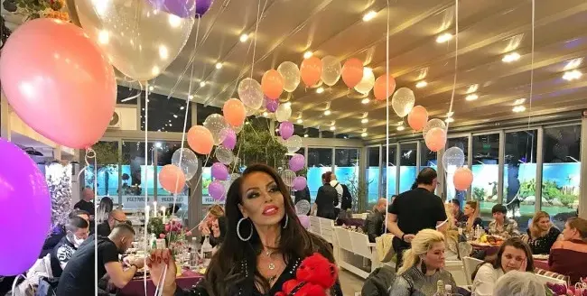 Ивана става булка на 50 (Вижте годежния пръстен + още снимки)