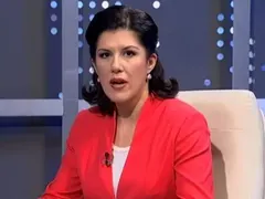 Жени Марчева си нае слугиня, за да чисти и да й гледа децата! Мъжът й пък готви вкъщи