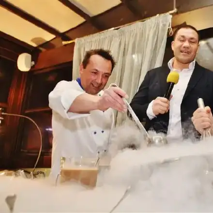 Кубрат Пулев в ново амплоа - бърка Галактически сладолед с боксови ръкавици (Снимки)