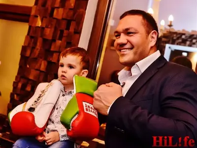 Кубрат Пулев в ново амплоа - бърка Галактически сладолед с боксови ръкавици (Снимки)