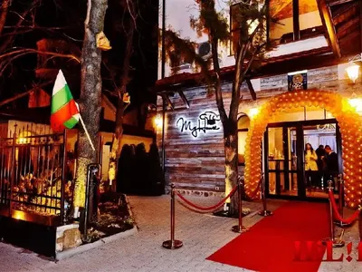 Кубрат Пулев в ново амплоа - бърка Галактически сладолед с боксови ръкавици (Снимки)