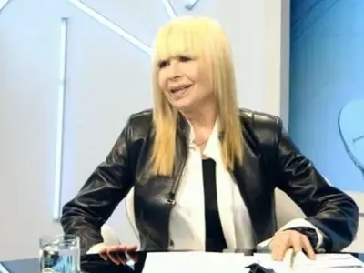 Лили се маже с кал от буркани и пие вода от блато, за да се поддържа млада (Подробности)