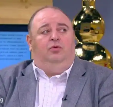 Любо Нейков чукна 140 кила! Заряза диетата, тъпче се от стрес