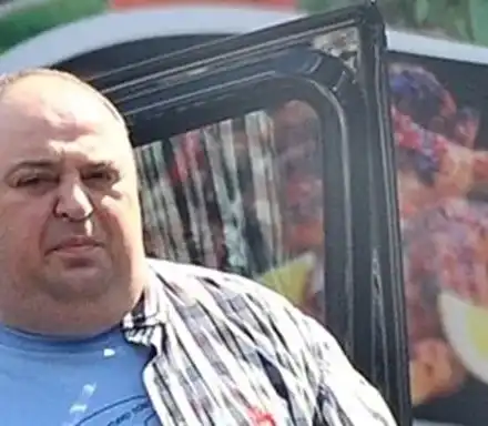 Любо Нейков се вози в джип за 250 бона с личен шофьор