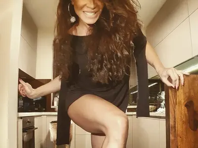 Маги Желязкова прави креватни упражнения с Георги сутрин