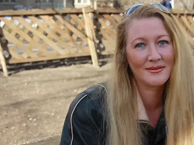 Майка вини фолкпевица: Открадна ми детето заради наследство!