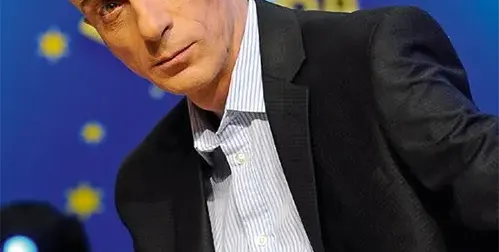 Малин Кръстев най-после смени развалените си зъби с нови