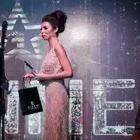 Мегз отвя Русата Златка и Ася Капчикова