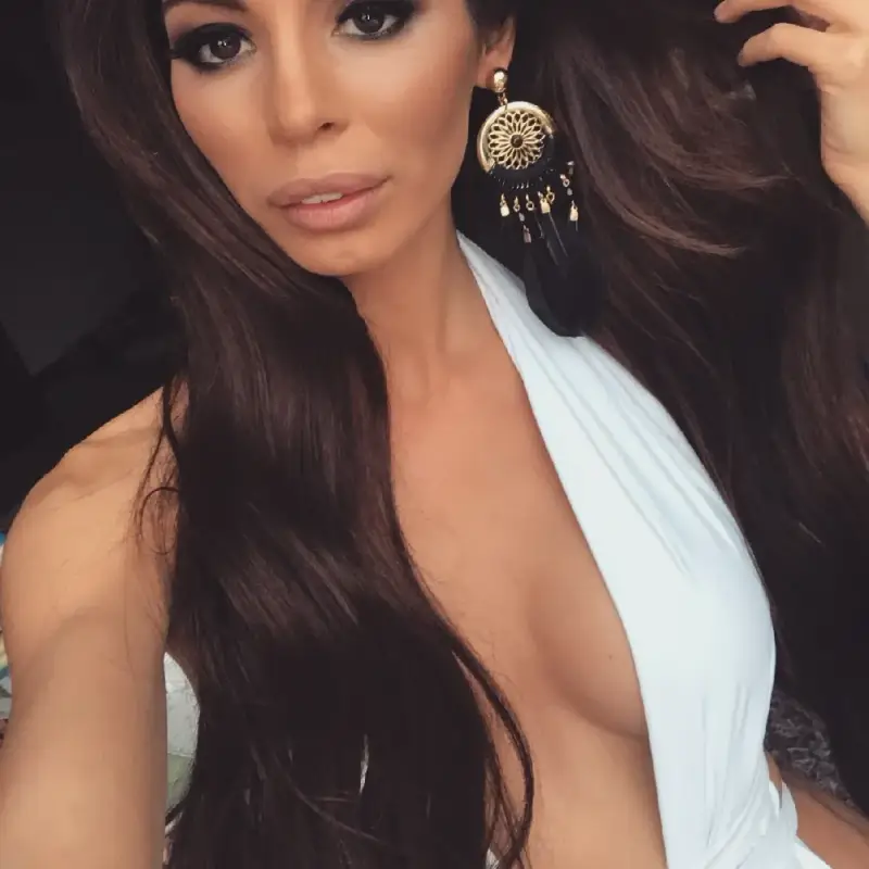 Мегз работи на Свети Валентин! Любовният й живот е все по-зле