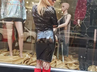 Мис Силикон на витрина