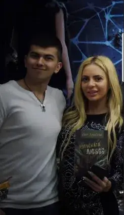 „Мис Силикон\" подкрепи Бг Стивън Кинг