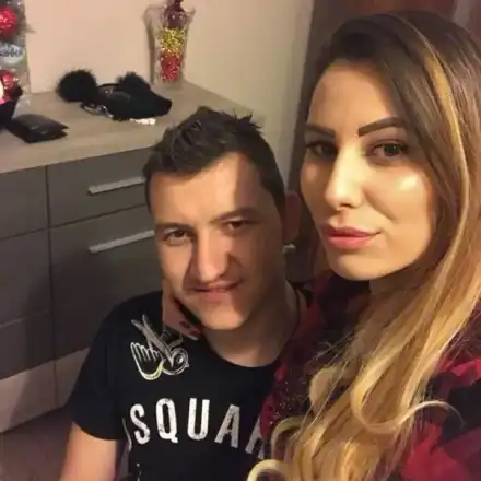 Ненаситно знойно гадже изцежда силите на Тодор Неделев с креватна гимнастика