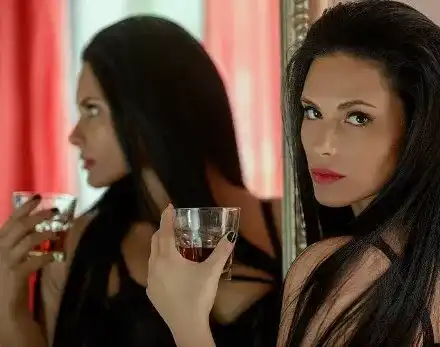 Плеймейтка била сувороядка