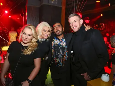 Плеймейтки и миски ли?! Вижте Червенкова и Скалата как ги сгъват на 2