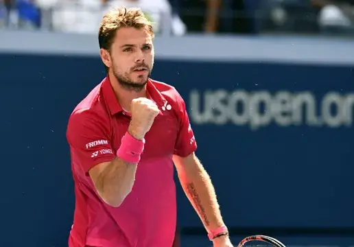 Плеймейтки заграждат Вавринка