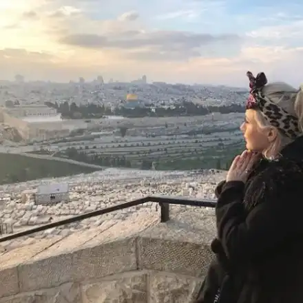 Поли Генова с ново гадже! Посвети му песен, а той й подари романтична почивка за ЧРД