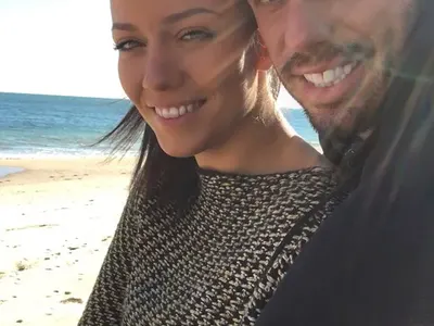 Ралица чака бебе от Салпаров, актрисата крие наедряло коремче