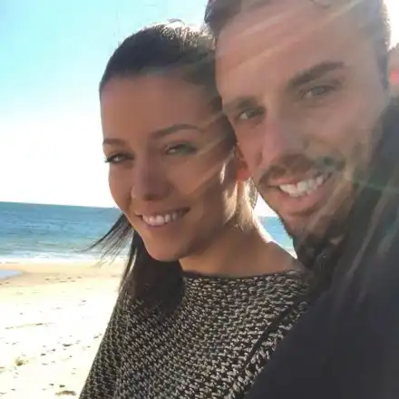 Ралица чака бебе от Салпаров, актрисата крие наедряло коремче