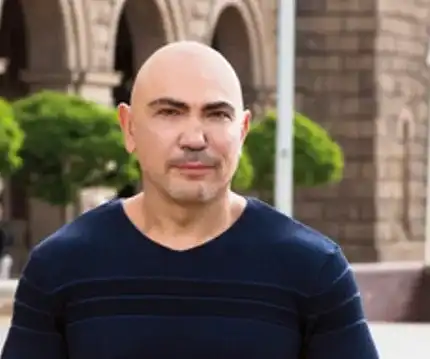 Росен Петров извая носа си във Франция срещу 30 000 евро! Присадиха му нов хрущял