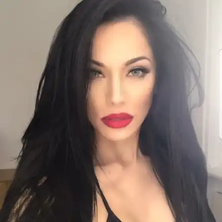 Роси Иванова проби в Дубай! Сдобри се с Жени Калканджиева