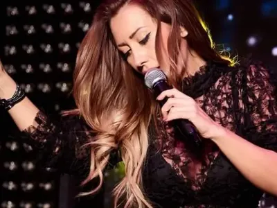 Скандално! Какъв рапър е Тото, след като снощи въртя гюбеци и пя на участие на Джена? (СНИМКИ)