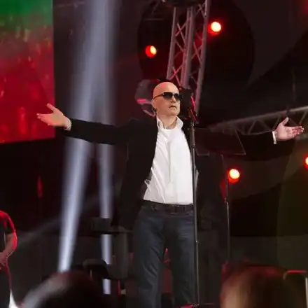 Слави прибира 2 милиона лева от концерт в Лондон