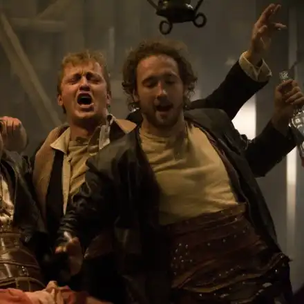 След като им забраниха цигарите, спират и псувните в театъра