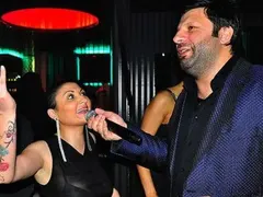 Софка купува пелените на най-малкия Стораро, Роксана се отчита със златен синджир