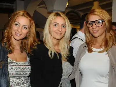 Тризначките стават фризьорки в Лондон