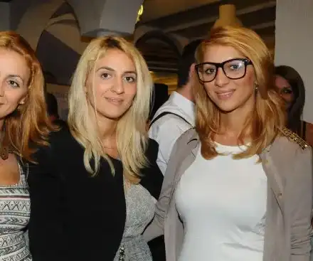 Тризначките стават фризьорки в Лондон