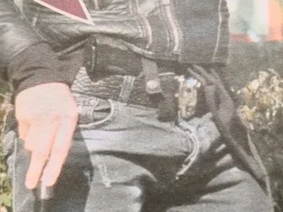 Защо Джино ходи с пистолет като квартална мутра? (Фото)