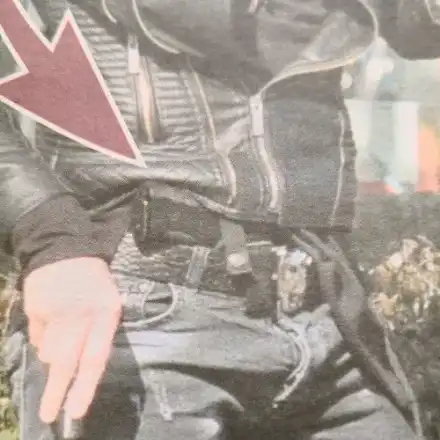 Защо Джино ходи с пистолет като квартална мутра? (Фото)