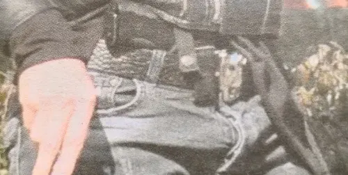 Защо Джино ходи с пистолет като квартална мутра? (Фото)