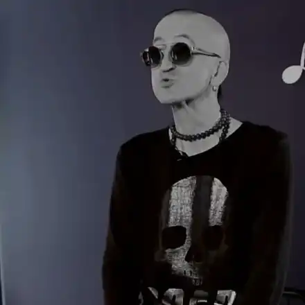 Защо Дони изглежда зловещо? (СНИМКИ)