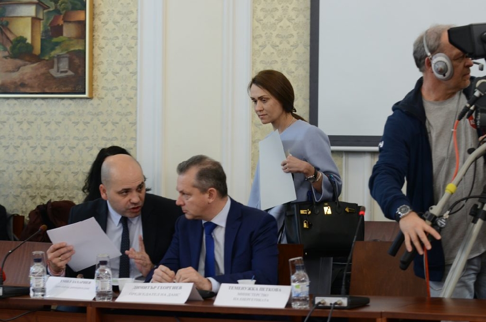 Гинка ЧЕЗ-а разхожда парцалки и аксесоари за 250 бона