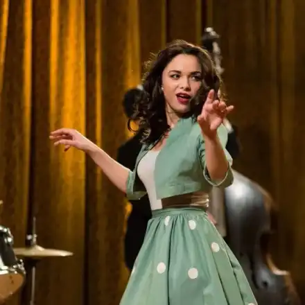 Актриса си татуира врата