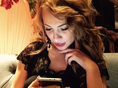 Анастасия страда от вампирски синдром, не излиза през деня