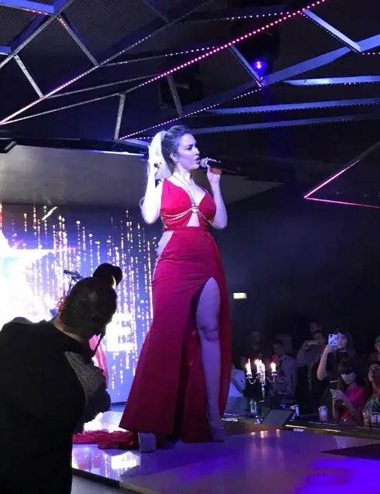 Бомбите на Тита виснаха до пъпа, Криско я накарал да се наблъска с евтин силикон