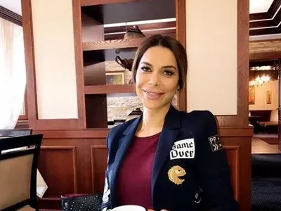 Бони се избели, бъркат я с Тина Търнър (Снимки)