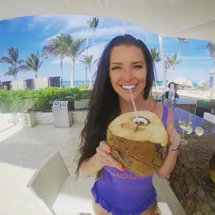 Бориса гълта коктейли в Доминикана